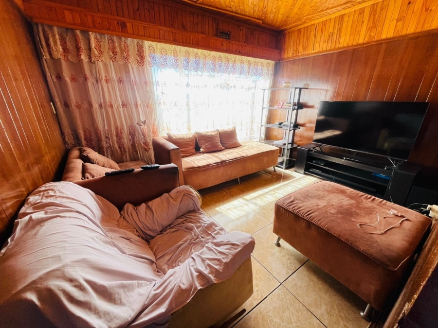 3 Bedroom Property for Sale in Molifi Tau Kloof Free State